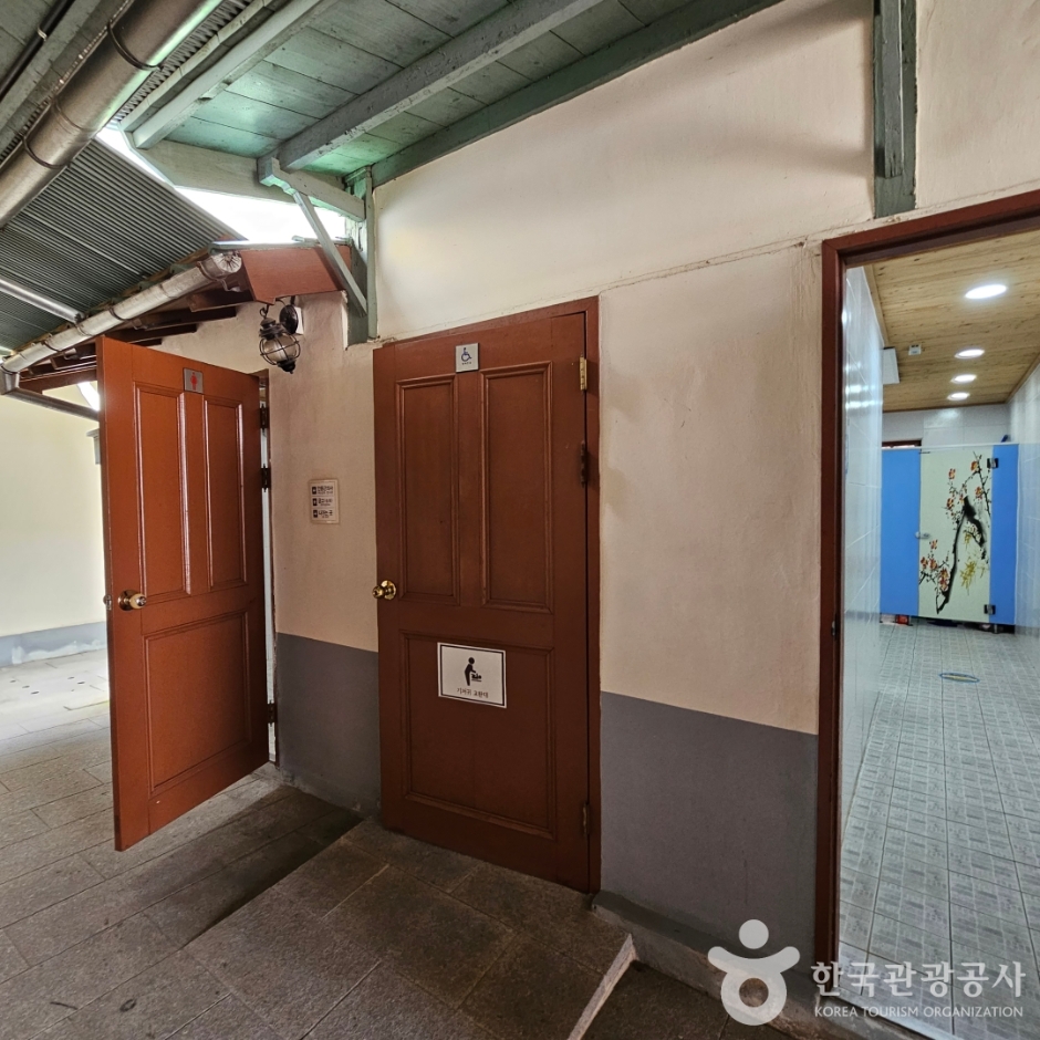 사진: 한국관광공사(공공누리 제3유형) 군산근대미술관 모습 4