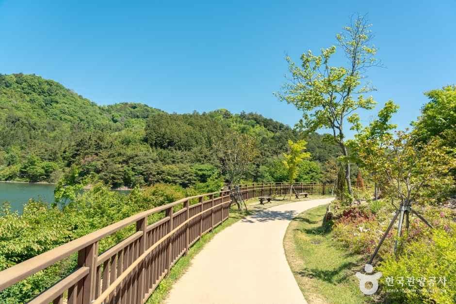사진: 한국관광공사(공공누리 제1유형) 월명공원 모습 2