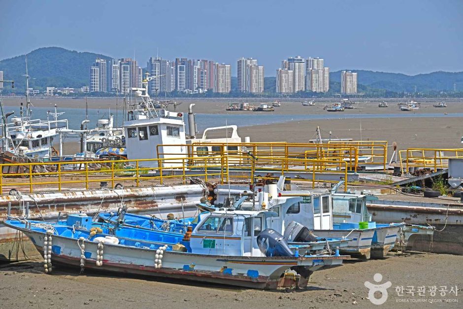 사진: 한국관광공사(공공누리 제3유형) 군산항 모습 5