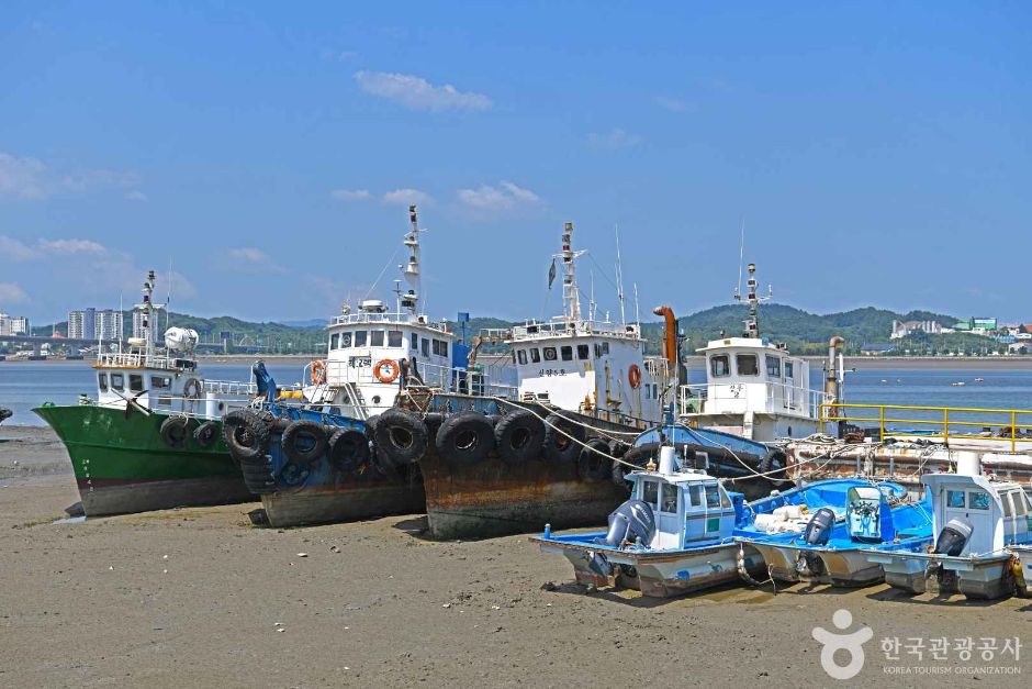 사진: 한국관광공사(공공누리 제3유형) 군산항 모습 2