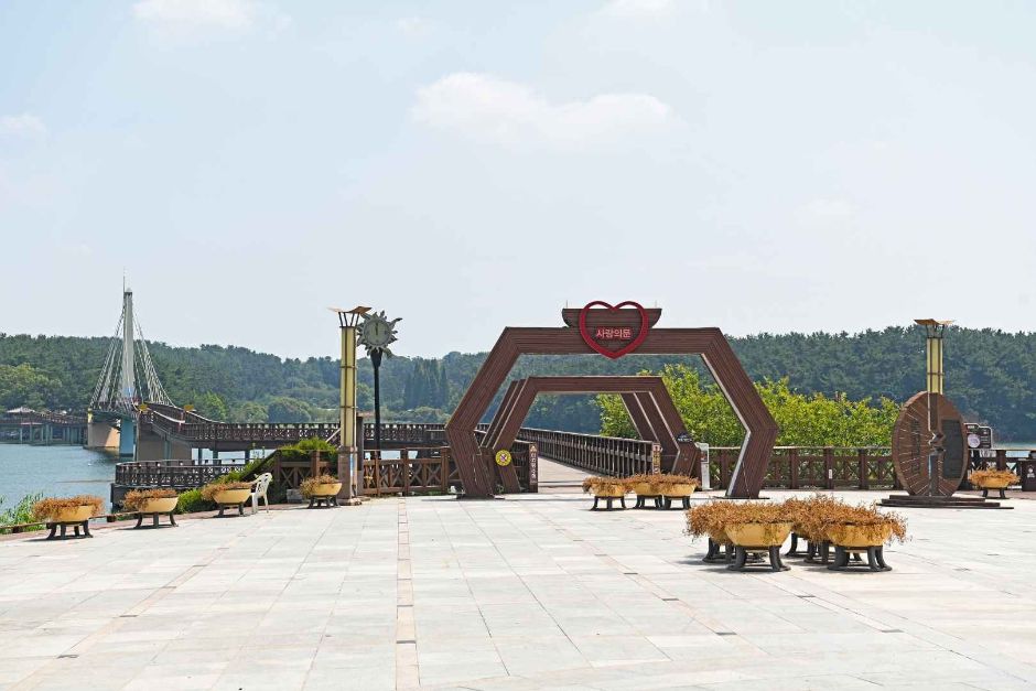 사진: 한국관광공사(공공누리 제3유형) 은파 물빛다리 모습 3