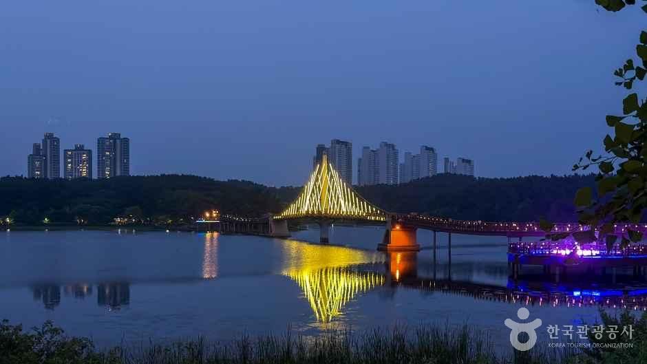 사진: 한국관광공사(공공누리 제1유형) 은파 물빛다리 외관 5
