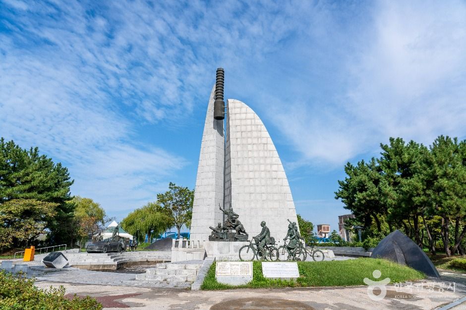 사진: 한국관광공사(공공누리 제1유형) 진포대첩 기념탑 모습 4