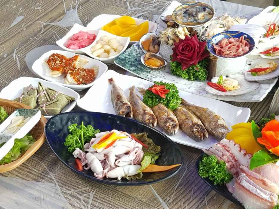 군산대전횟집 매장·음식 3